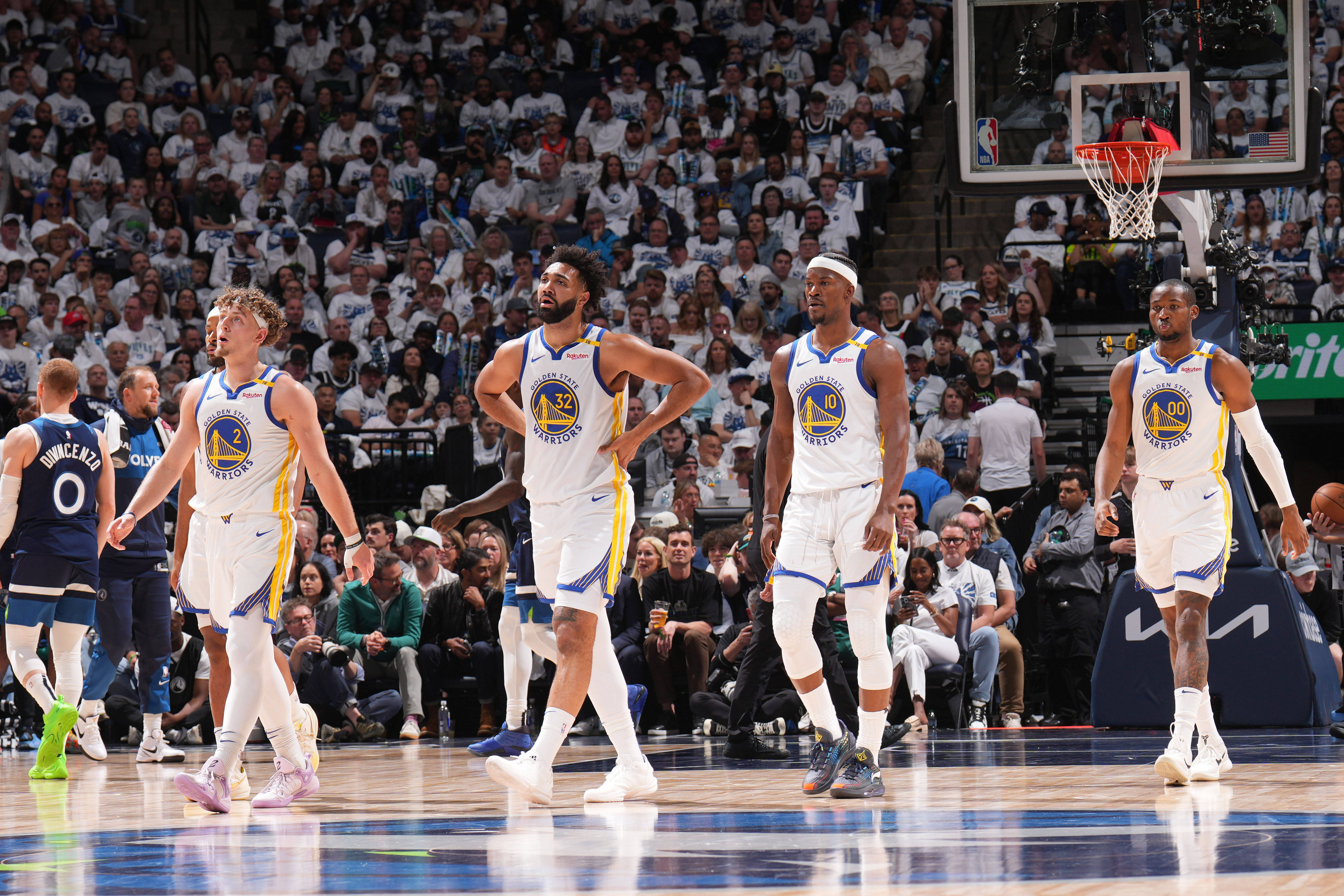 Pinnacle体育关于布鲁克林篮网训练开放日；转会期主帅复盘引欢呼；NBA季后赛在即；球探报告显示潜力的信息